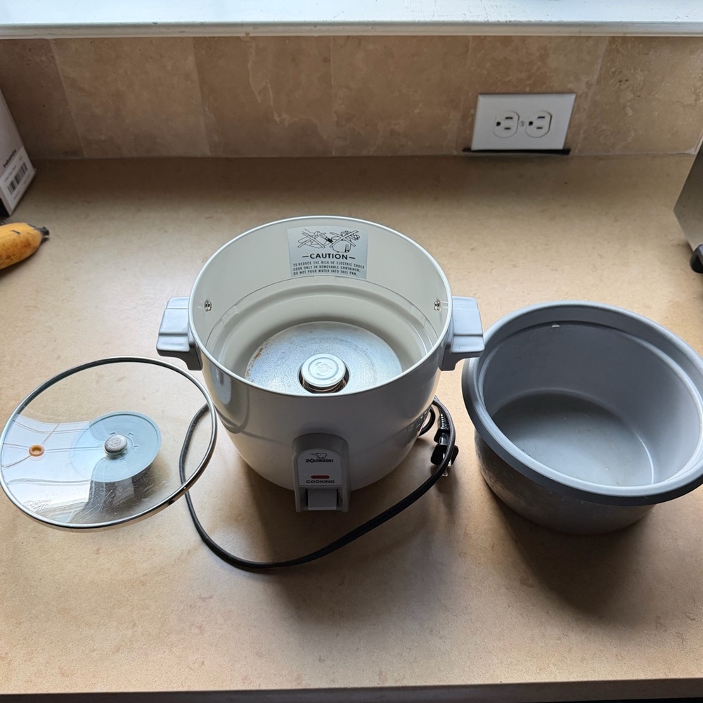 Zojirushi White Rice Cooker/Steamer - Picture 4 of 10